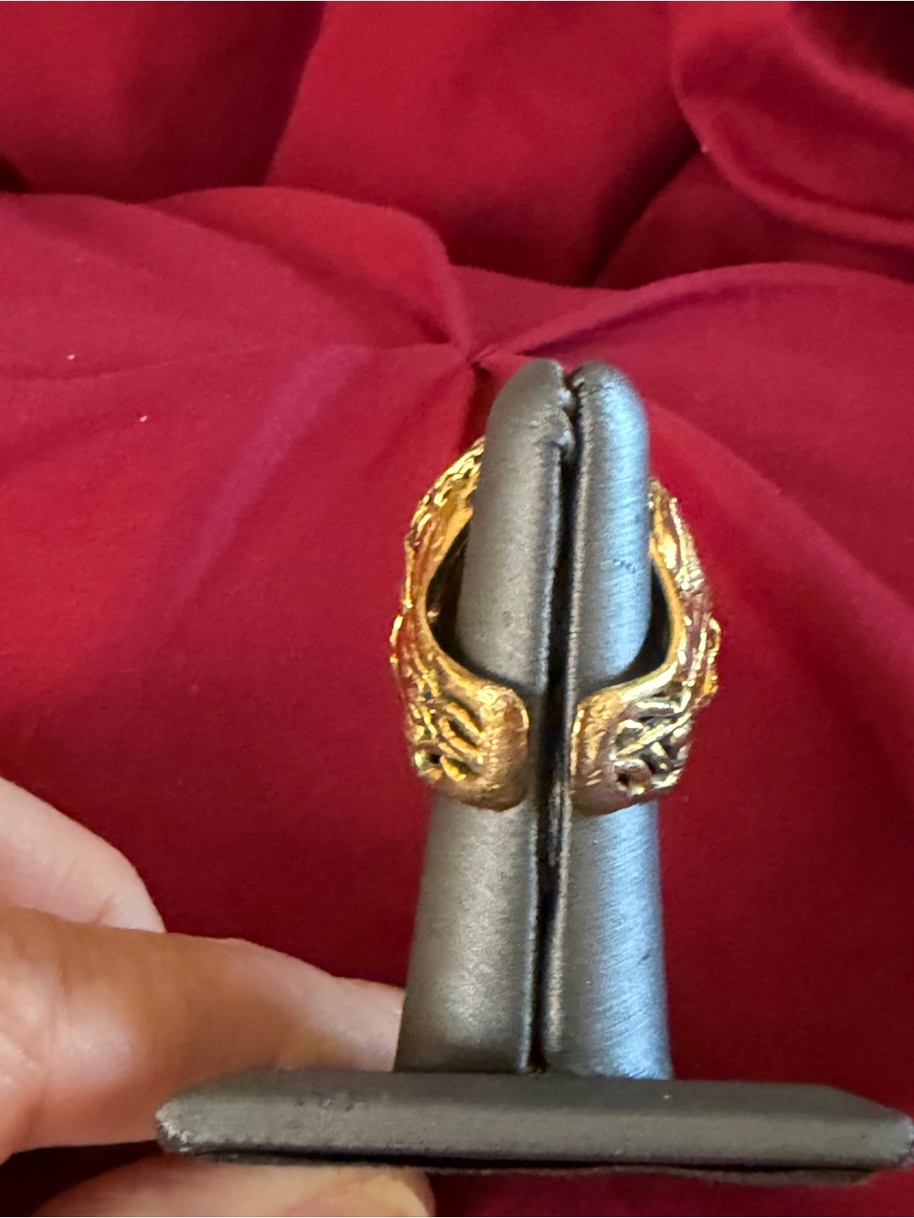 Roberto cavalli vintage ring
Size is adjustable - Picture 13 of 14